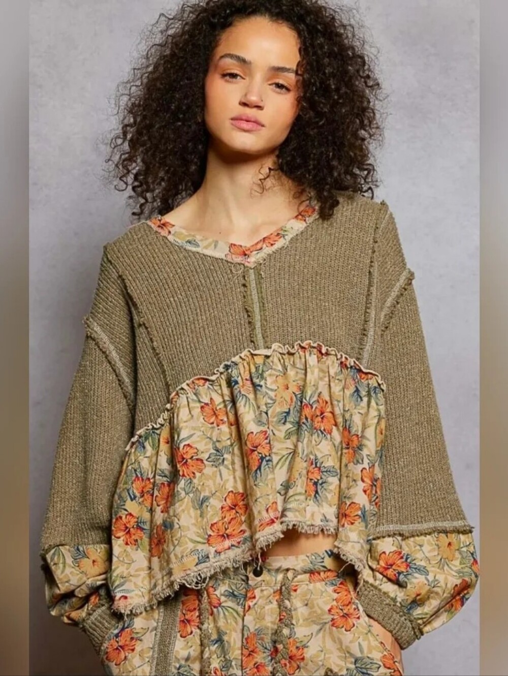 POL Olive Green V-Neck Cut & Sew Sweater Knit Patchwork with Floral Trim Sz S